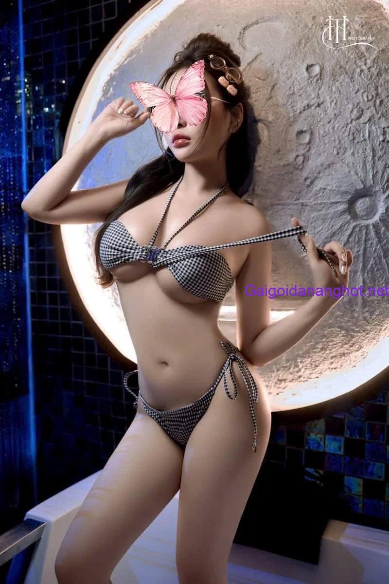 Bé Lisa – baby girl ngọt ngào, bím múp co bóp ngon, làm tình điêu luyện